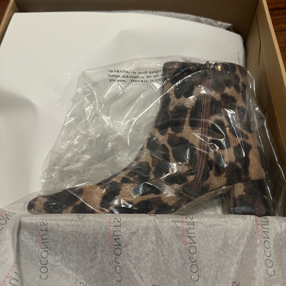 NIB Leopard Print Corduroy Ankle Boots - Picture 5 of 5